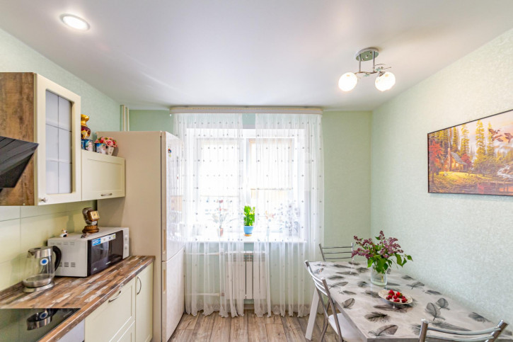 3-комн квартира улица Гагарина, 80а