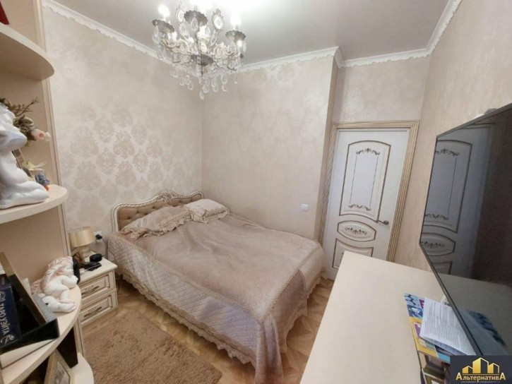 2-комн квартира Катыхина ул.