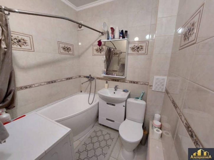 2-комн квартира Катыхина ул.