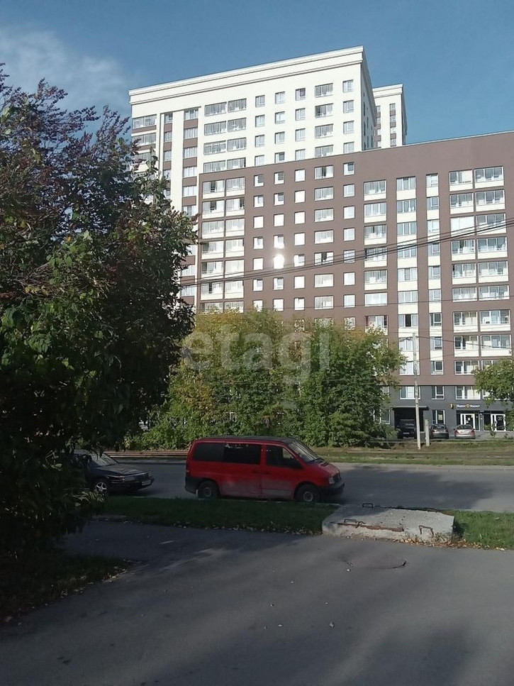 4-комн квартира Уральская, 46