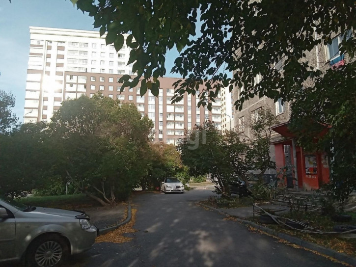 4-комн квартира Уральская, 46