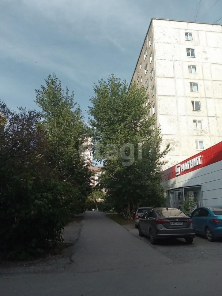 4-комн квартира Уральская, 46