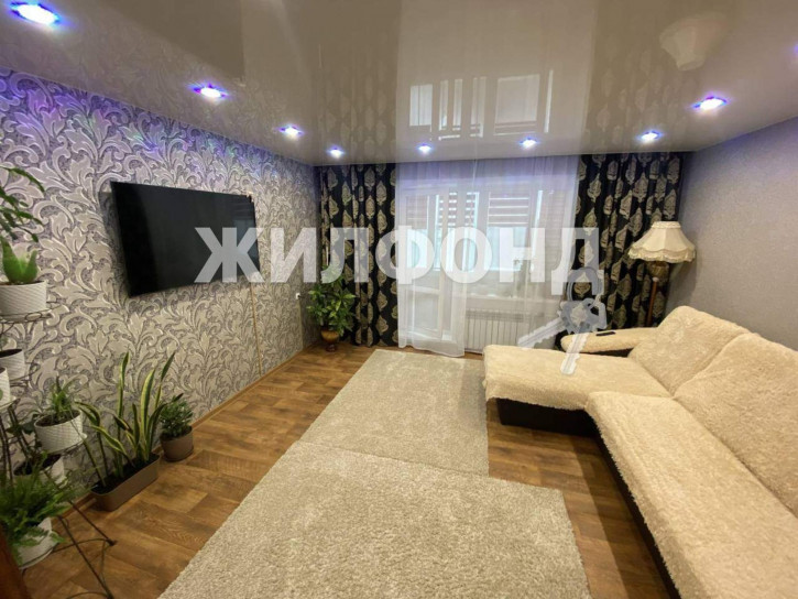4-комн квартира Калинина улица, д.60