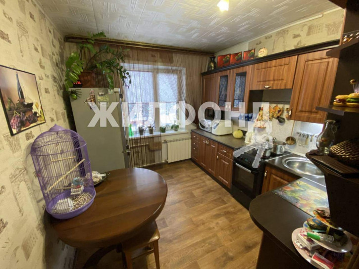 4-комн квартира Калинина улица, д.60