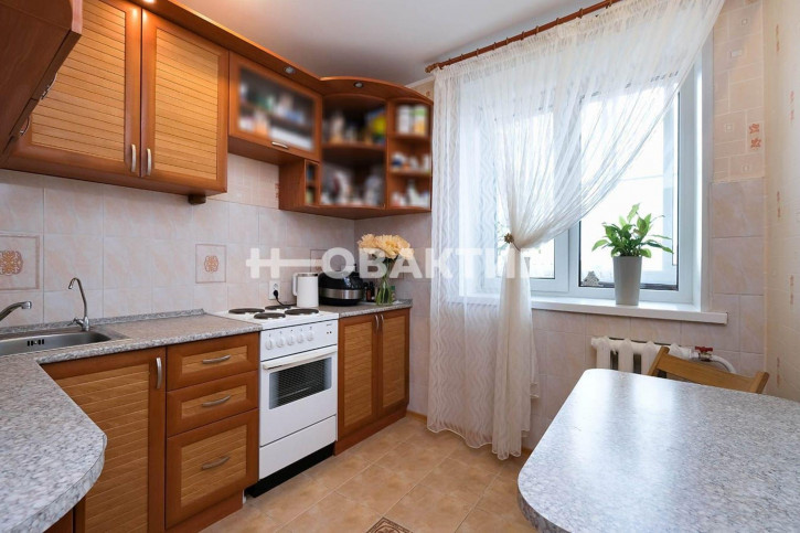 2-комн квартира улица Октябрьская, 49