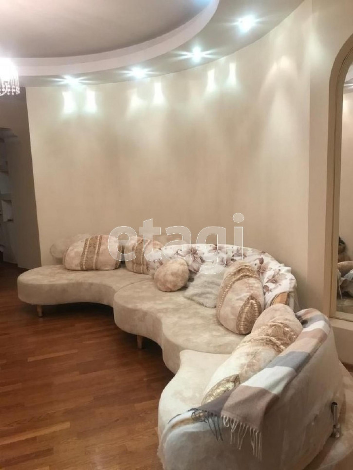 4-комн квартира улица Левичева, 30а