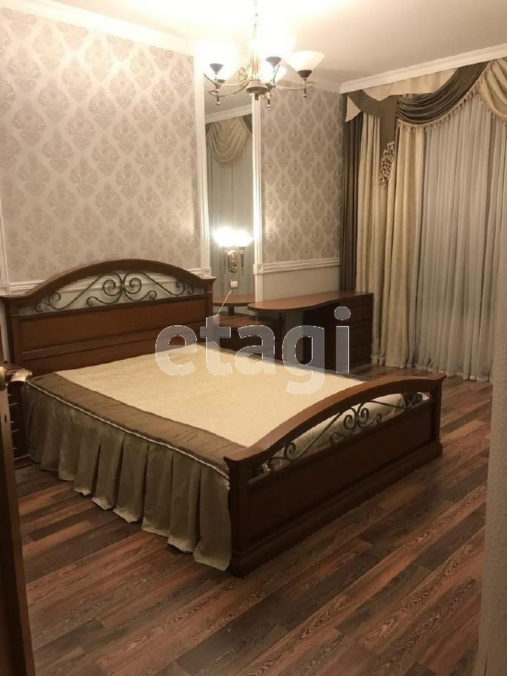 4-комн квартира улица Левичева, 30а