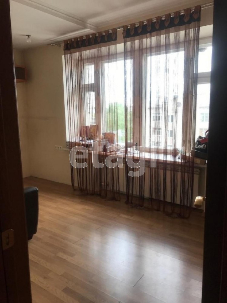 4-комн квартира улица Левичева, 30а
