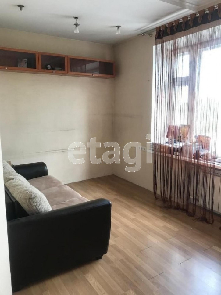 4-комн квартира улица Левичева, 30а