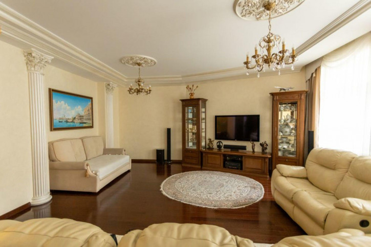 5-комн квартира Некрасова ул, 37