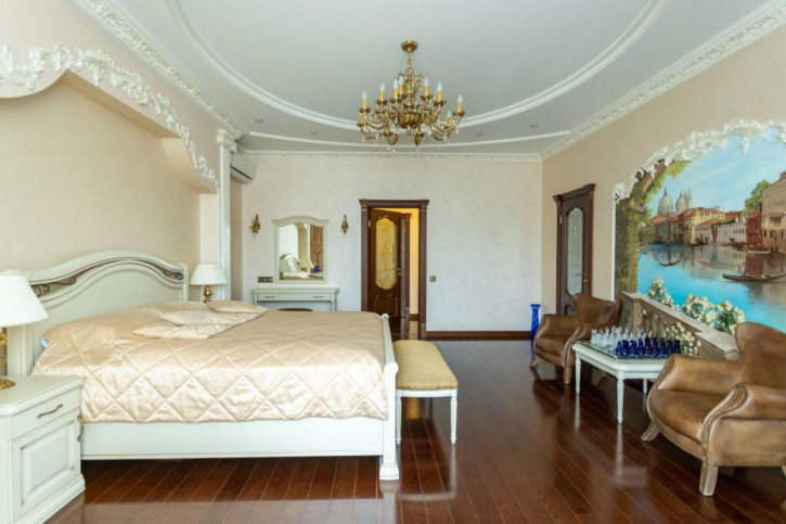 5-комн квартира Некрасова ул, 37