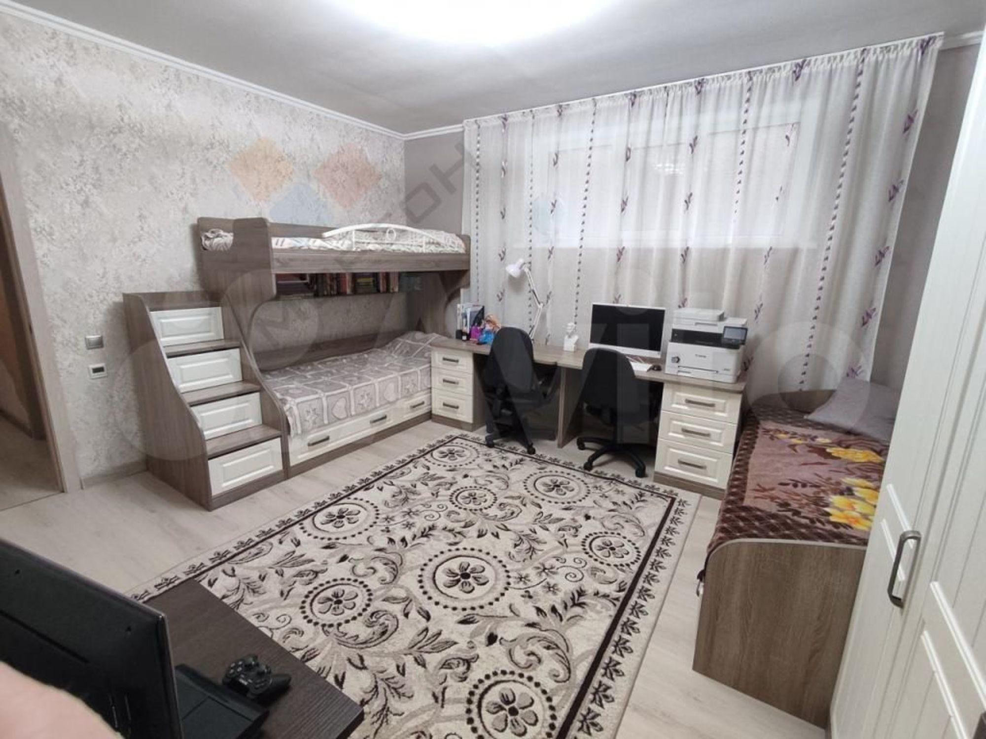 Купить квартиру за 10 000 000 рублей на Ангарская ул, 3