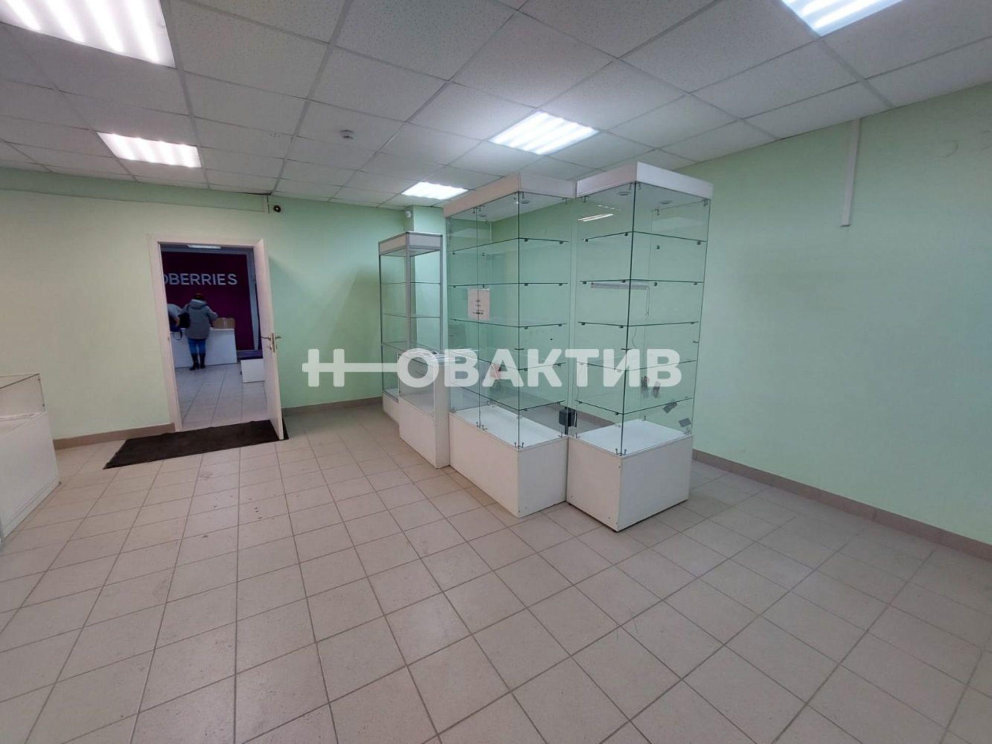 Сдать торговое помещение за 5 000 рублей на улица Новосибирская, 4