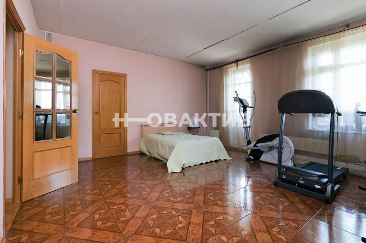 5-комн квартира улица Красноярская, 40