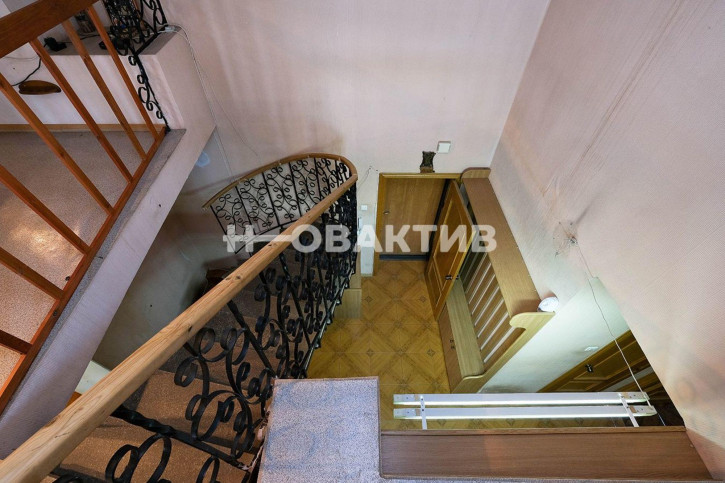 5-комн квартира улица Красноярская, 40
