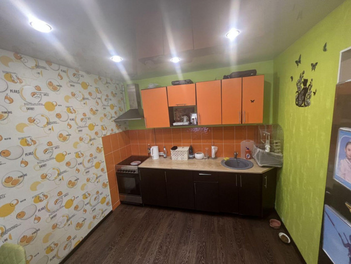 4-комн квартира Романтиков, 4А