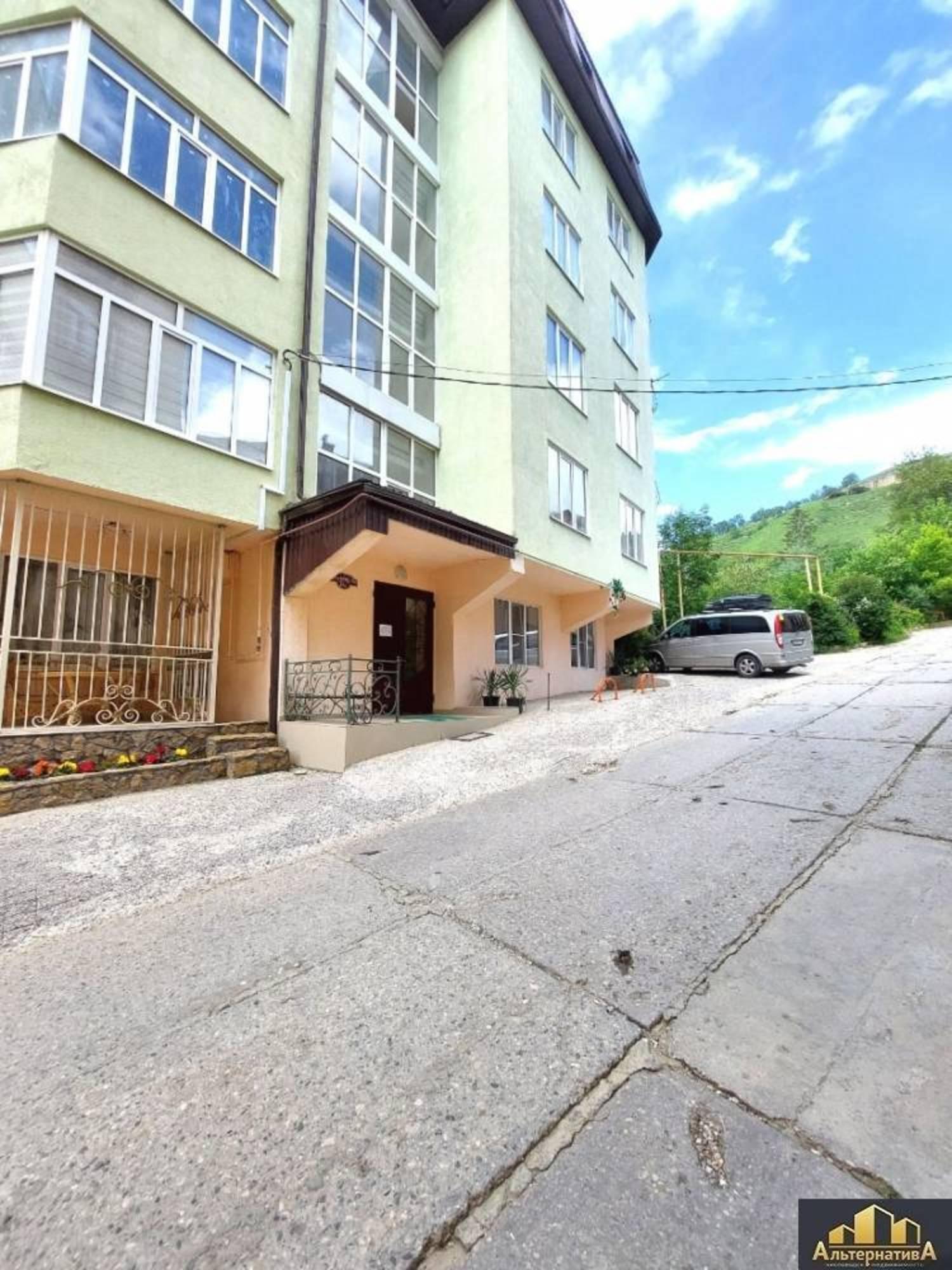 Купить квартиру за 11 000 000 рублей на Декабристов ул.