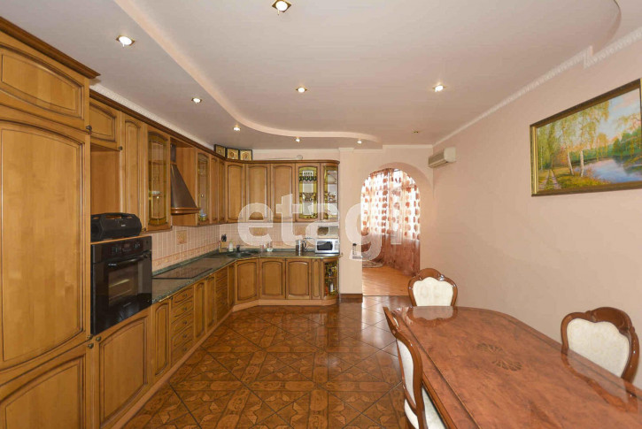 3-комн квартира Степана Халтурина, 8