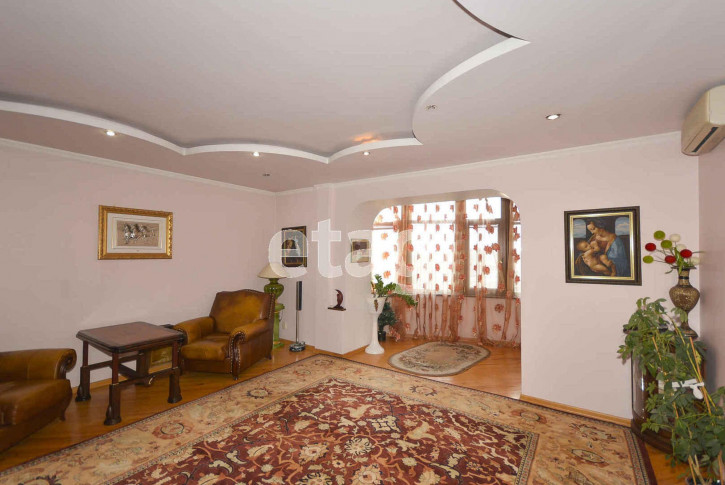 3-комн квартира Степана Халтурина, 8