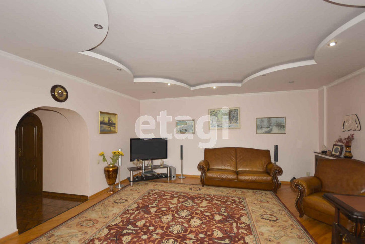 3-комн квартира Степана Халтурина, 8