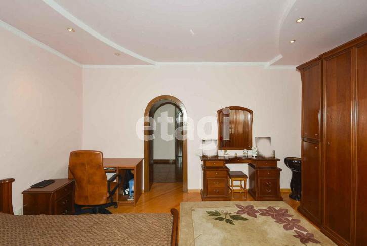 3-комн квартира Степана Халтурина, 8