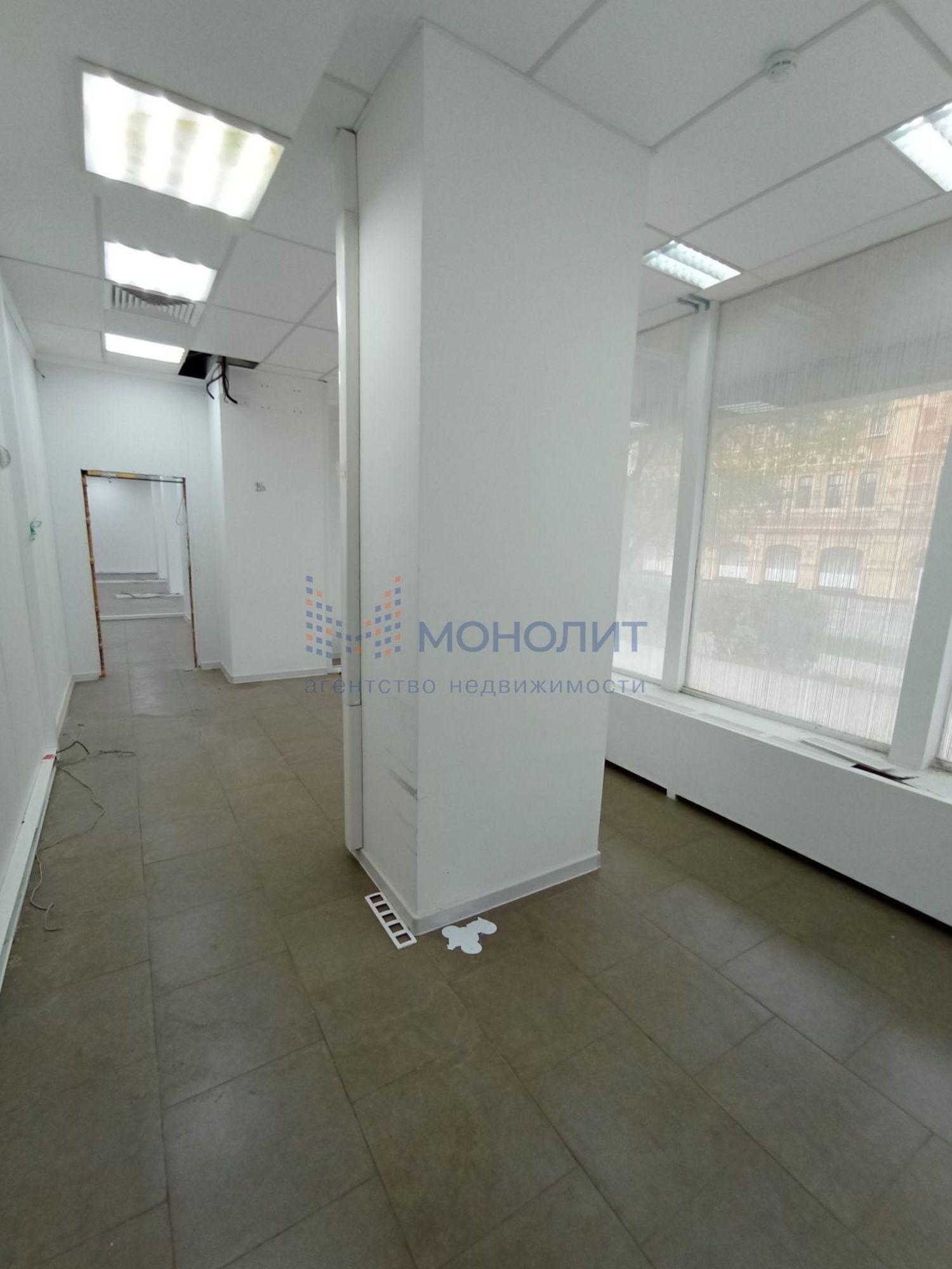 Купить торговое помещение за 129 999 000 рублей на Совнаркомовская ул, 28