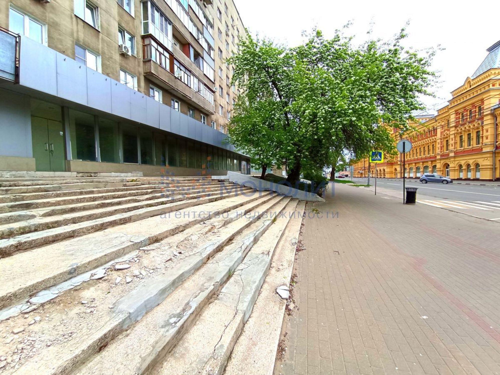 Купить торговое помещение за 129 999 000 рублей на Совнаркомовская ул, 28