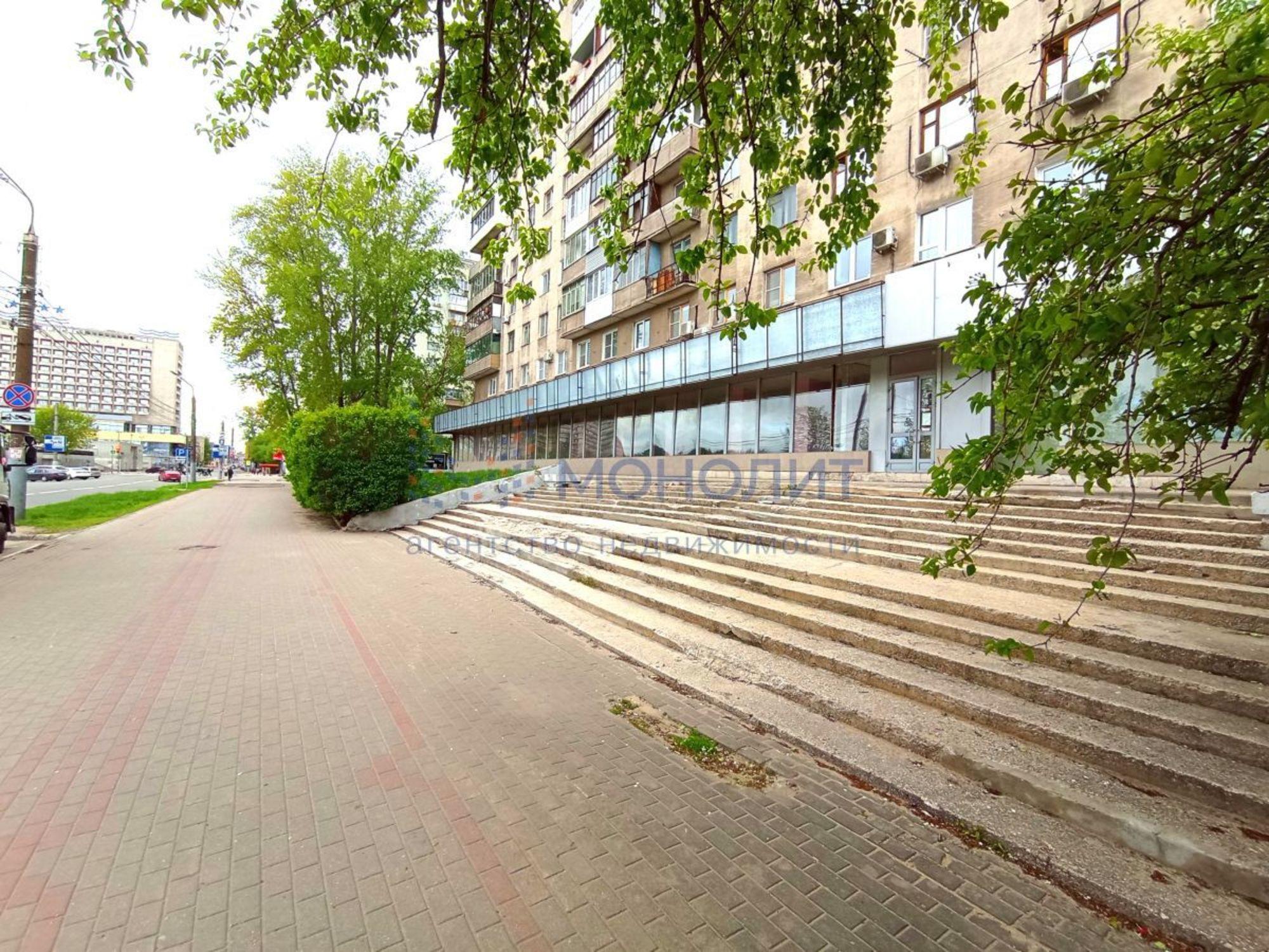 Купить торговое помещение за 129 999 000 рублей на Совнаркомовская ул, 28
