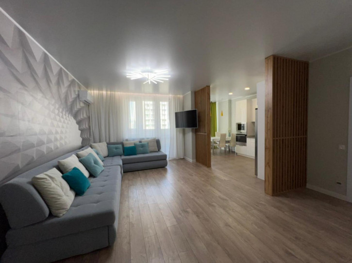 3-комн квартира Архитектора Рехмукова ул, 5