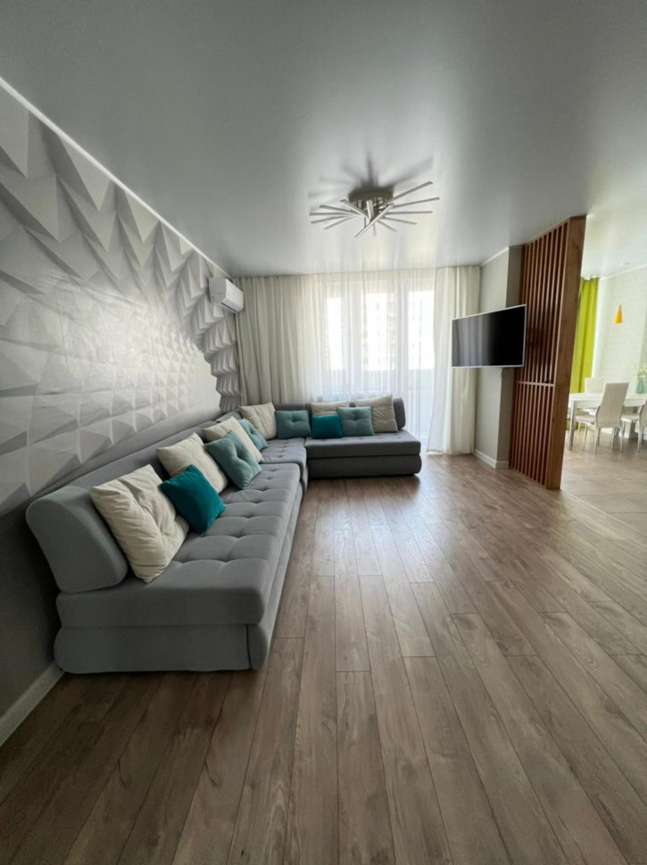 3-комн квартира Архитектора Рехмукова ул, 5