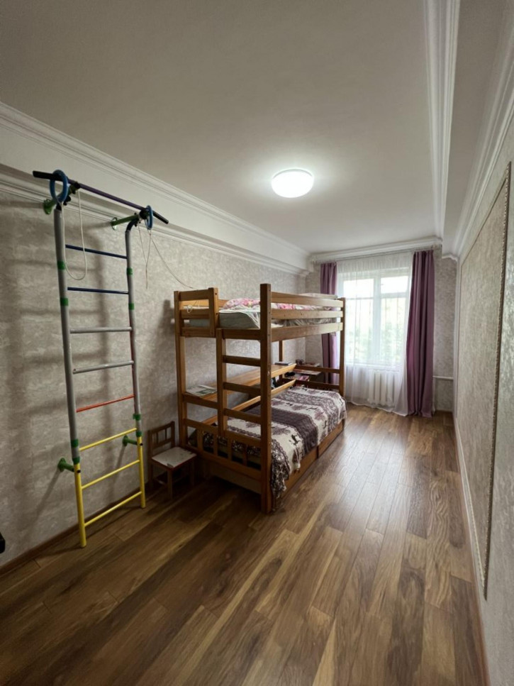2-комн квартира Долина Роз ул, 12