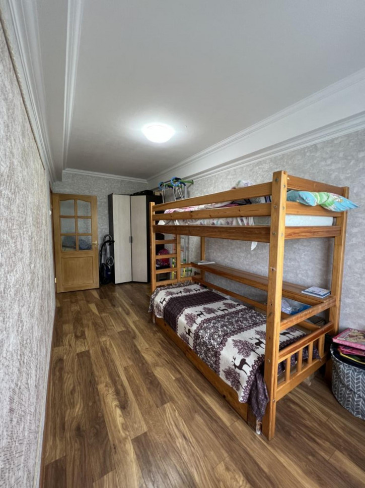 2-комн квартира Долина Роз ул, 12