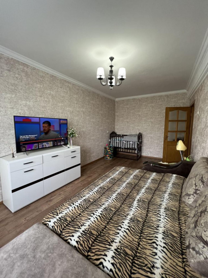 2-комн квартира Долина Роз ул, 12