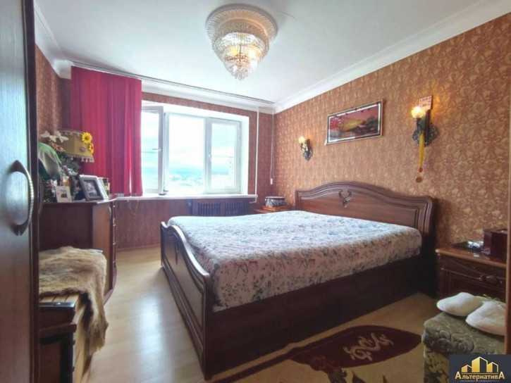 4-комн квартира Победы пр-т.