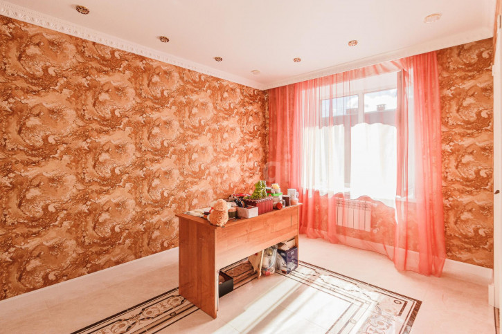 3-комн квартира Колхозная улица, 60а