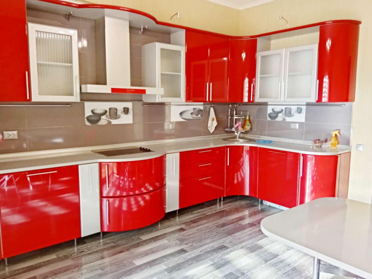 3-комн квартира Победы улица, 124