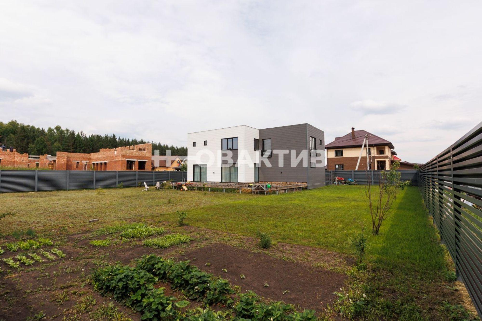 Купить дачу, дом, коттедж за 17 000 000 рублей на улица Лиственная, 19
