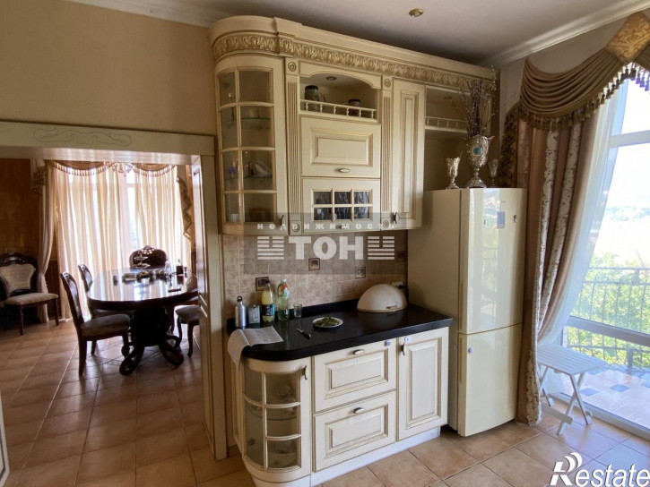 7-комн квартира ул. Сипягина, 7