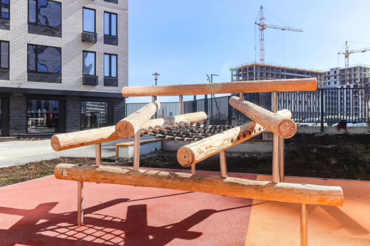 Студия Новоселов, 105