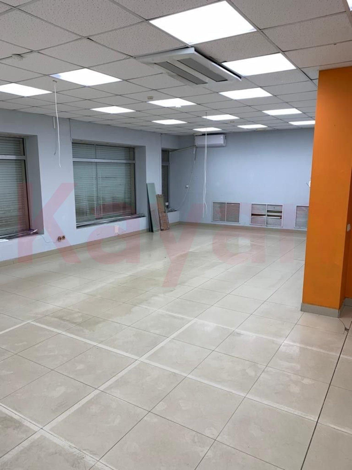 Купить торговое помещение за 14 000 000 рублей на Коммунаров ул.