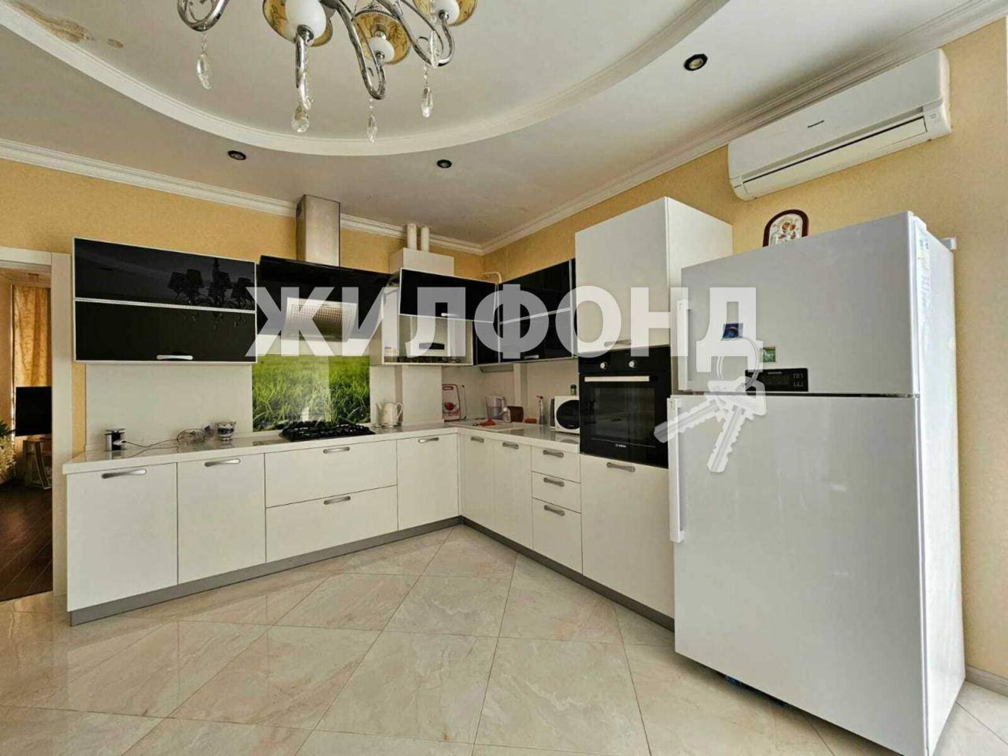 Купить квартиру за 30 000 000 рублей на Радужная улица, д.10