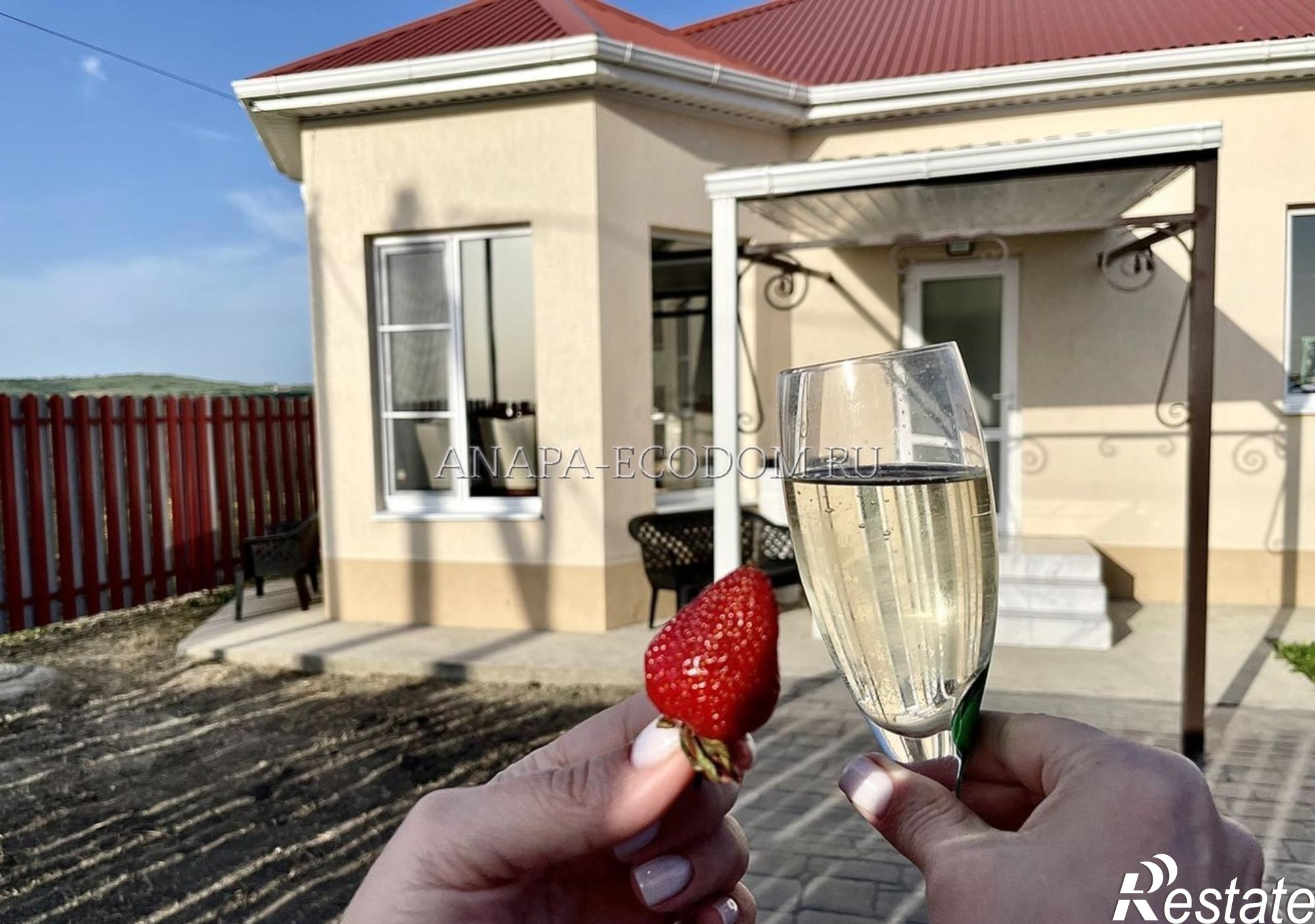 Купить дачу, дом, коттедж за 10 300 000 рублей на улица Полевая