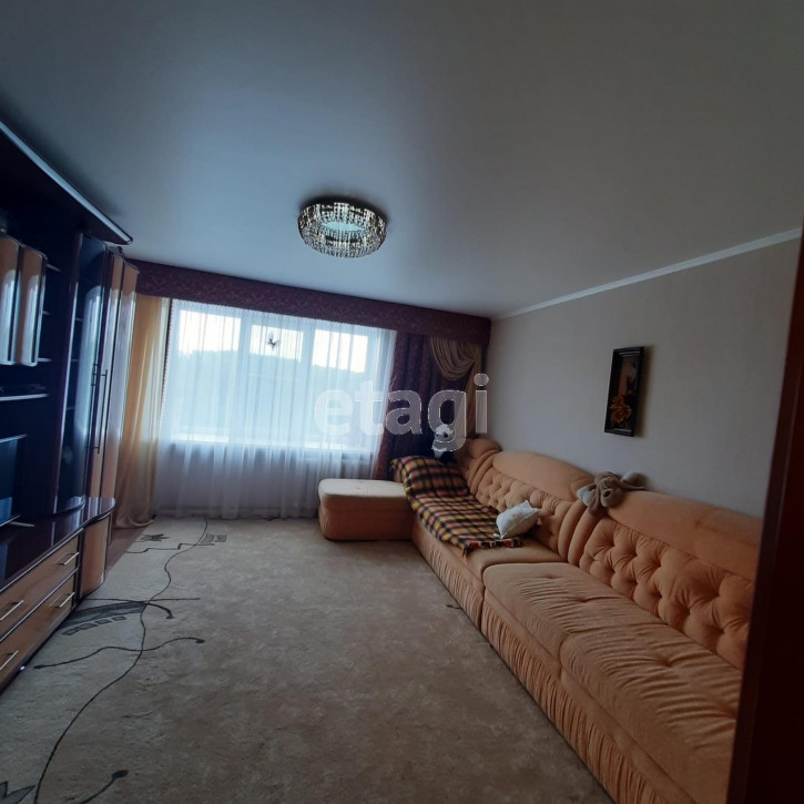 4-комн квартира Мишкольцская улица, 8
