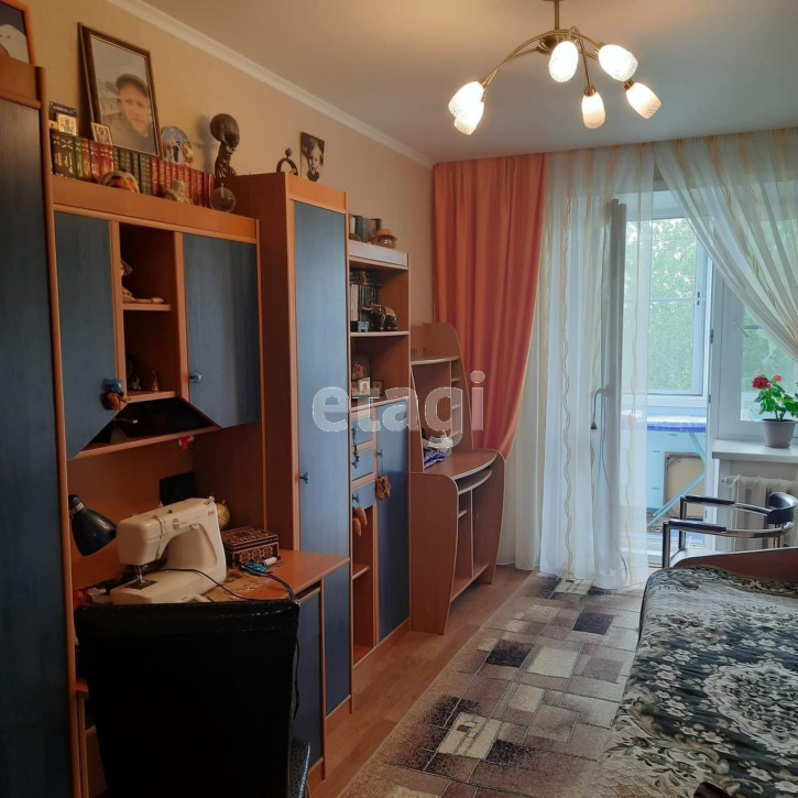 4-комн квартира Мишкольцская улица, 8
