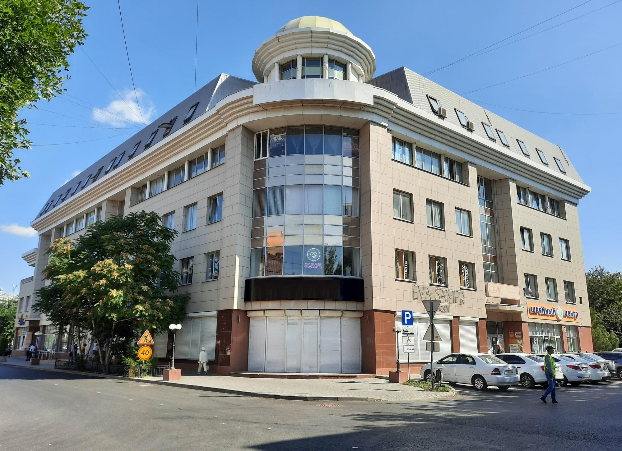 Сдать офис, помещение под офис за 110 000 рублей на г. Астрахань, Кировский район, ул. Кирова, 1