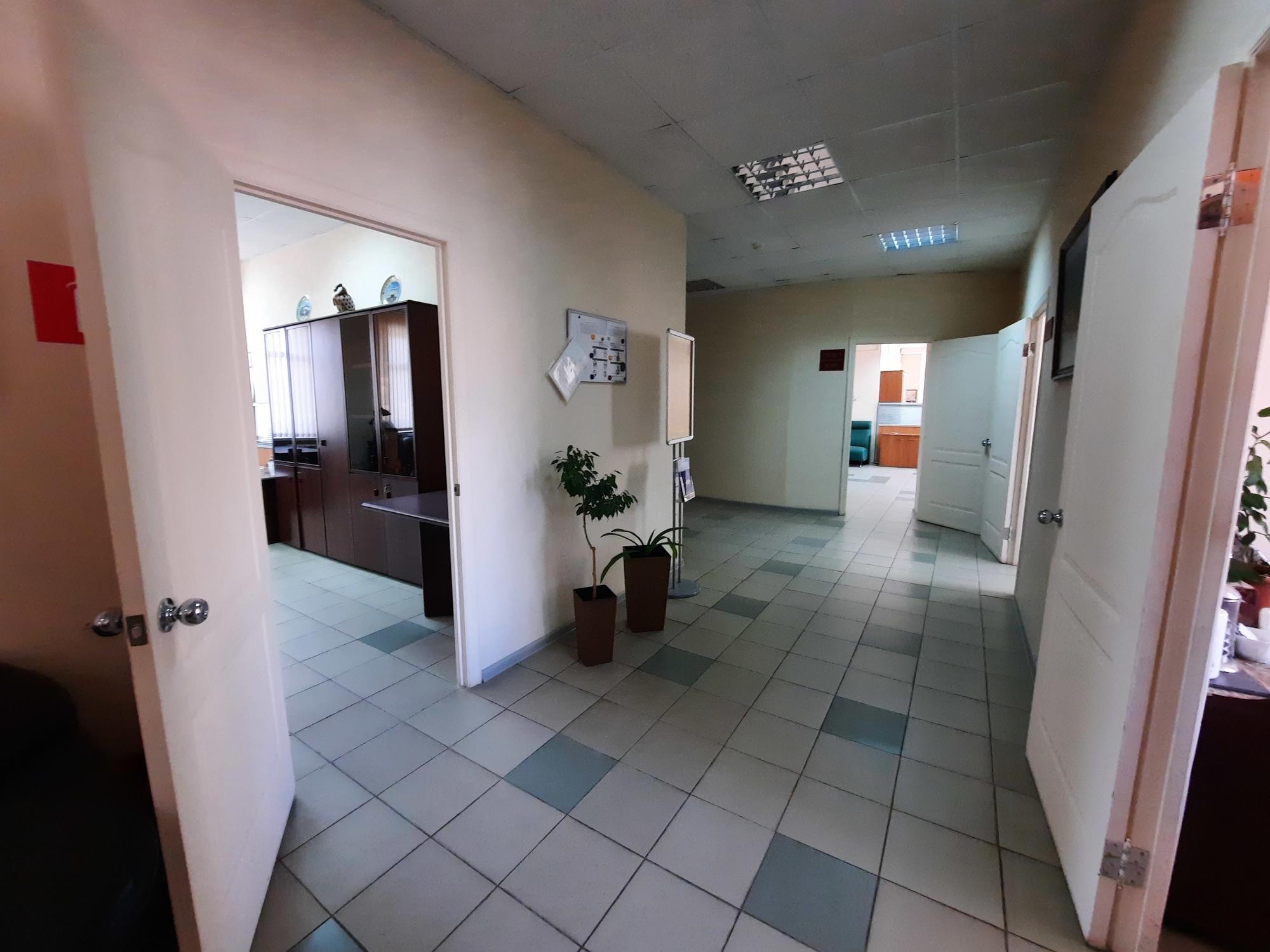 Сдать офис, помещение под офис за 110 000 рублей на г. Астрахань, Кировский район, ул. Кирова, 1