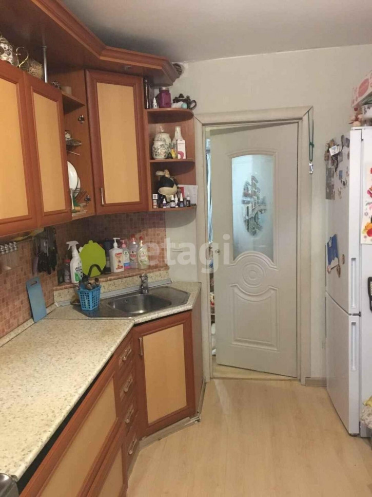3-комн квартира Стахановцев, 6