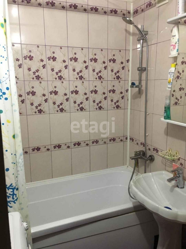 3-комн квартира Стахановцев, 6