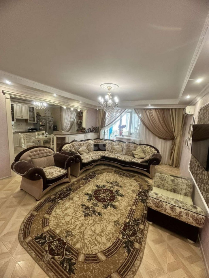 4-комн квартира Депутатская, 80/1