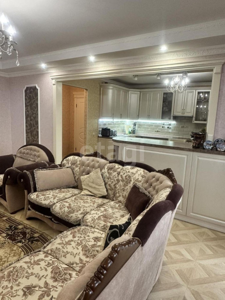 4-комн квартира Депутатская, 80/1